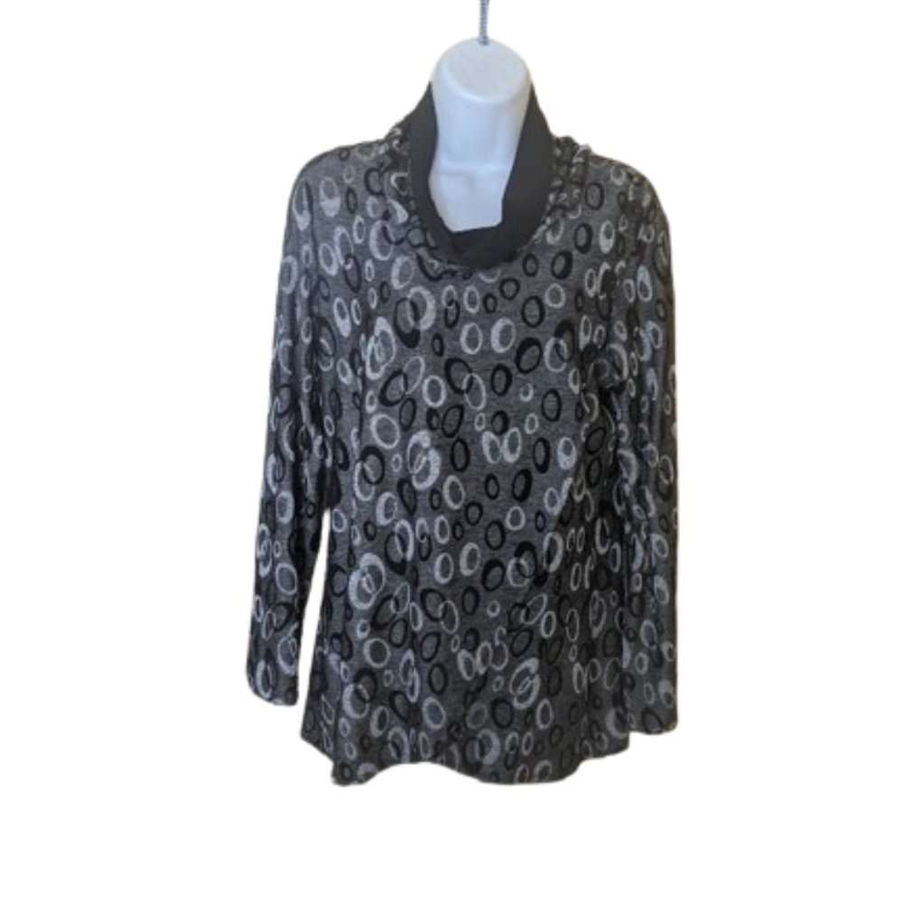 --- Silvery Gray and Black Stretch Top Fits Size XL
